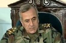 صراع الجنرالين يجمّد مسار تكليف الحكومة واشنطن تلّوح بالقرار الاتهامي وجنبلاط يدافع عن "حزب الله"