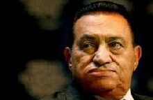 الجيش المصري يقدم التنازلات تحت ضغط الثورة: مبارك ونجلاه خلف القضبان 
