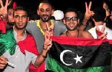 نظام القذافي ينازع.. والمعارك في زنقات طرابلس