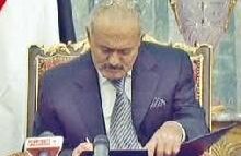 المعارضة اليمنية تخذل "الثوار" بتوقيعها المبادرة الخليجية وصالح يسـقط.. بحصانة