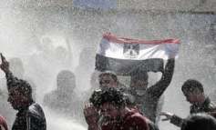 غضـب الشـارع المصري يحاصر «حكم المرشد»