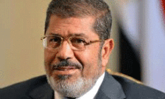 مرسي يتجاهل المعارضة و«يتصالح» مع رجال الأعمال: انتخابات برلمانية في الربيع لإحكام سيطرة «الإخوان»