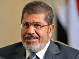 مرسي يتجاهل المعارضة و«يتصالح» مع رجال الأعمال: انتخابات برلمانية في الربيع لإحكام سيطرة «الإخوان»