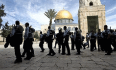 مفتي القدس يحمل الإحتلال مسؤولية تدنيس باحات الأقصى
