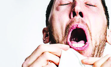 لا تغامر بكبت العطاس