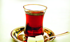 الشاي يعزز القدرات العقلية لدى المسنين