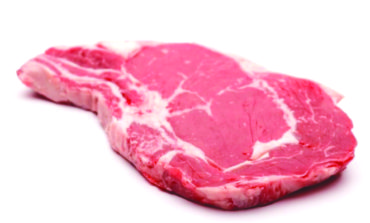 تناول اللحوم الحمراء واللحوم المصنعة يزيد خطر الإصابة بأمراض القلب