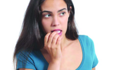 كيف يمكن لقضم الأظافر أن يعرضك للإصابة بكورونا؟