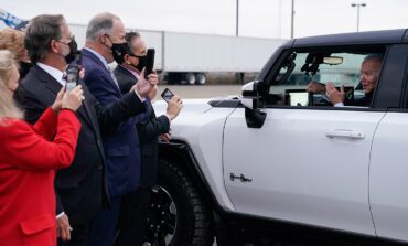 بايدن يزور ديترويت ويختبر سيارة كهربائية في مصنع جديد لـ«جنرال موتورز»