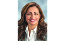 عبير مهنا مسؤولة تنفيذية لمجموعة مستشفيات «ڤيبرا» في جنوب شرقي ميشيغن