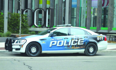 شرطة ديترويت تطلق النار على مشتبه بسرقة سيارة تحت تهديد السلاح