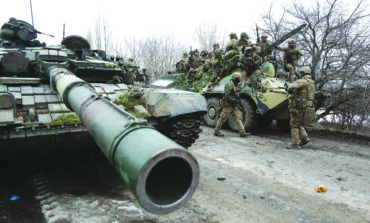 بوتين يهاجم أوكرانيا بعد تقسيمها .. وبايدن يردّ بحزمة عقوبات
