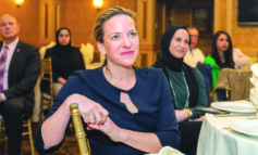 الجالية العربية تجمع التبرعات لحملة إعادة انتخاب سكرتيرة ولاية ميشيغن
