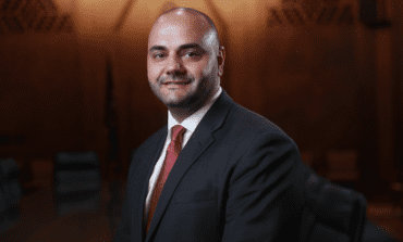أسعد طرفة .. أول عربي أميركي يرتقي إلى منصب نائب محافظ مقاطعة وين