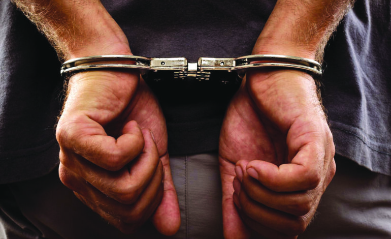اعتقال ممرض من مقاطعة ماكومب بتهمة  محاولة إغواء صبي عبر الإنترنت