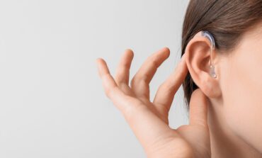 السماح ببيع الأجهزة السمعية دون وصفة طبية ابتداءً من أكتوبر القادم