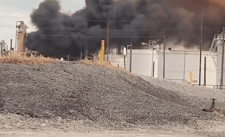 انفجار مصفاة نفط في توليدو يهدد إمدادات الوقود في الغرب الأوسط
