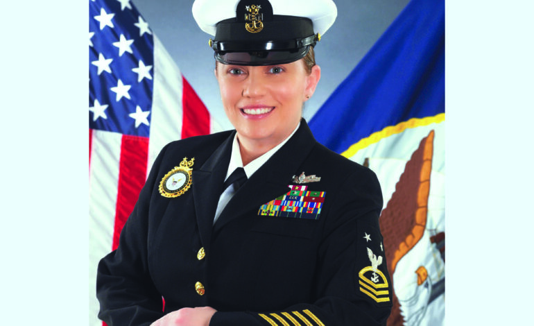 هيذر شرارة من ديربورن.. أسرع امرأة تترقى إلى رتبة قيادية رفيعة في سلاح البحرية الأميركية