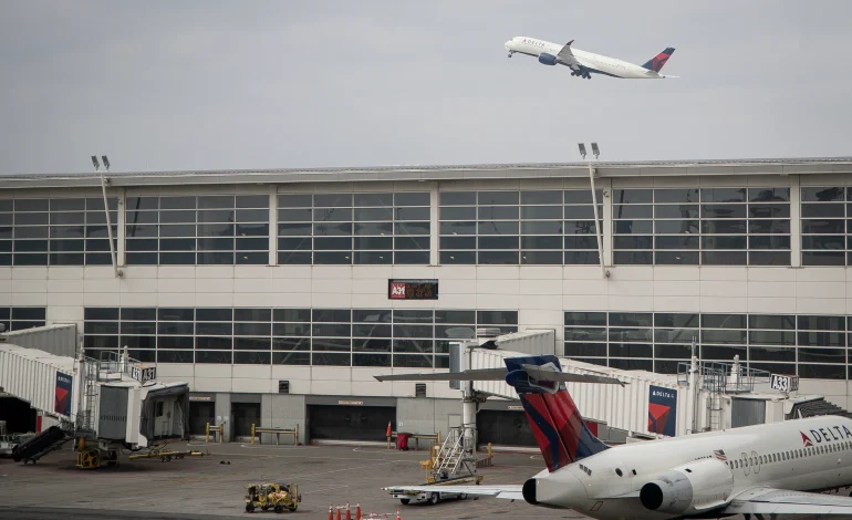 مطار ديترويت بين الأفضل عالمياً  في دقة مواعيد الإقلاع