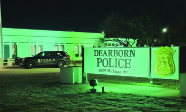 إضاءة مقر شرطة ديربورن باللون الأخضر احتفاءً بشهر رمضان