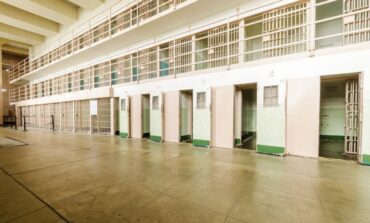 اتهام محامٍ بمحاولة تهريب مخدرات إلى داخل أحد سجون ميشيغن