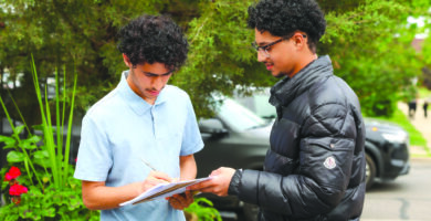 تحت شعار التمثيل العادل لجميع أحياء المدينة حملة تقسيم ديربورن إلى دوائر انتخابية تقدّم المزيد من التواقيع لإدراج المقترح في انتخابات نوفمبر القادم