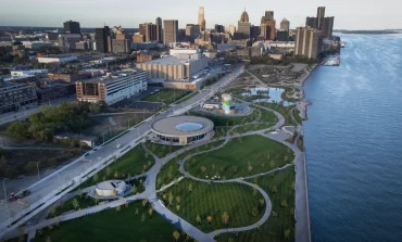 بلدية ديترويت تحتفل بافتتاح «جوهرة جديدة» على واجهتها النهرية