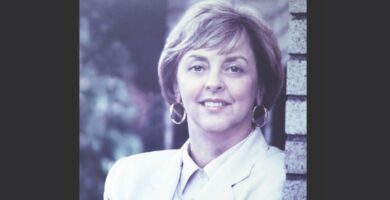 وفاة رئيسة بلدية ديربورن هايتس السابقة روث كانفيلد .. والمدينة تخلّد ذكراها بتنكيس الأعلام