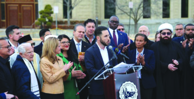 رفضاً لخطاب التحريض الديني .. مؤتمر صحفي موسّع في ديربورن يؤكد على وحدة المدينة