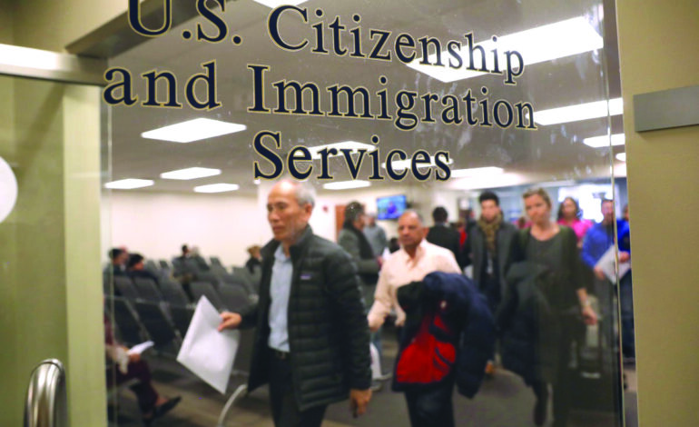 إدارة ترامب تعيد النظر بملفات جميع اللاجئين الذين دخلوا أميركا في عهد بايدن