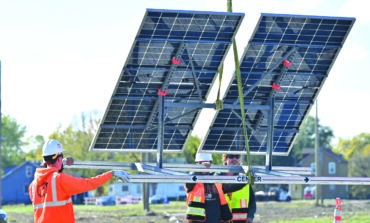 ديترويت تحتفل بإطلاق أول حقول الطاقة الشمسية ضمن خمسة أحياء مهجورة