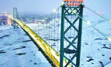 مستبقاً المنافسة .. جسر أمباسادور  يرفع رسوم العبور بين ديترويت وكندا