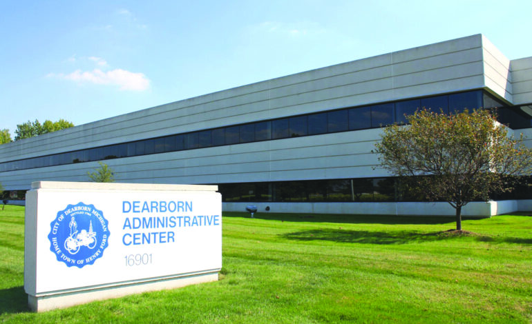 ديربورن تتبنّى زيادات كبيرة في رواتب المسؤولين المنتخبين