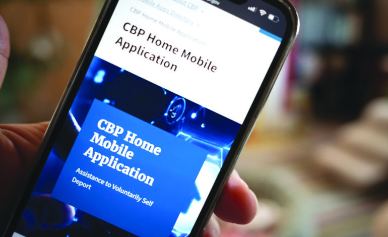 3,000 دولار .. إدارة ترامب تضاعف عرضها المالي للمهاجرين الذين يرحلون طوعاً