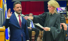 رغم المعارك القانونية المستمرة آدم الحربي يؤدّي القسَم كرئيس جديد لبلدية هامترامك .. والكلمة الفصل لمحكمة ميشيغن العليا