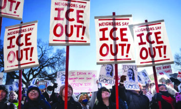 اعتقال آلاف المهاجرين غير الشرعيين في مينيسوتا .. وترامب يهدّد بالقوة العسكرية لاحتواء الاحتجاجات المستمرة