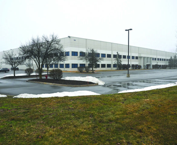 مركز احتجاز قرب مطار ديترويت الدولي .. ومكاتب إدارية في ساوثفيلد