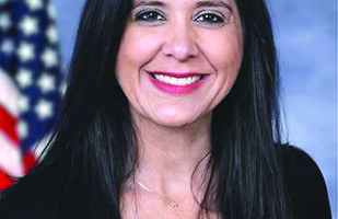 ملاك بيضون .. خبرة متنوعة بالشأن العام والعمل الحكومي لقيادة مكتب رئيس بلدية ديربورن هايتس