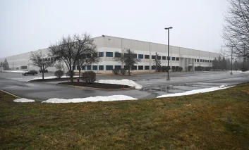 رغم المعارضة المحلية .. الحكومة الفدرالية تمضي في مخطّط إنشاء مركز لاحتجاز المهاجرين غير الشرعيين في روميلوس