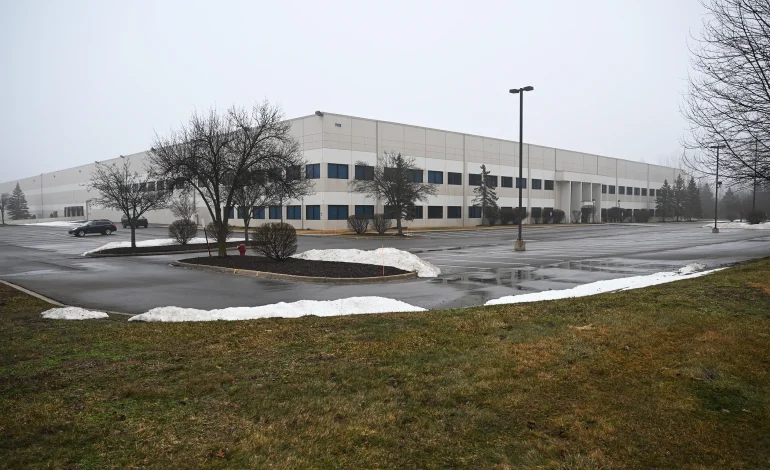 رغم المعارضة المحلية .. الحكومة الفدرالية تمضي في مخطّط إنشاء مركز لاحتجاز المهاجرين غير الشرعيين في روميلوس