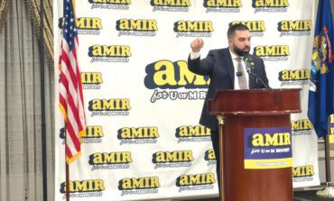 المحامي‭ ‬العربي‭ ‬الأميركي‭ ‬أمير‭ ‬مقلد‭ ‬يخوض‭ ‬سباق‭ ‬مجلس‭ ‬أمناء‭ ‬ ‮«‬جامعة‭ ‬ميشيغن‮»‬‭: ‬التغيير‭ ‬يتحقّق‭ ‬من‭ ‬داخل‭ ‬المؤسسات‭ ‬العامة