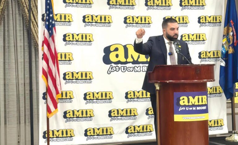 المحامي‭ ‬العربي‭ ‬الأميركي‭ ‬أمير‭ ‬مقلد‭ ‬يخوض‭ ‬سباق‭ ‬مجلس‭ ‬أمناء‭ ‬ ‮«‬جامعة‭ ‬ميشيغن‮»‬‭: ‬التغيير‭ ‬يتحقّق‭ ‬من‭ ‬داخل‭ ‬المؤسسات‭ ‬العامة