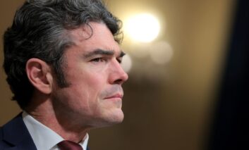 أوّل مسؤول يستقيل من إدارة ترامب بسبب الحرب على إيران 