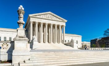 آلاف السوريين ينتظرون قرار المحكمة الأميركية العليا بشأن إلغاء الحماية المؤقتة