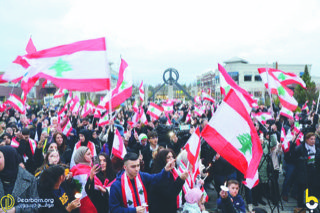 في‭ ‬وقفة‭ ‬احتجاجية‭ ‬حاشدة‭ ‬بديربورن‭ .. ‬اللبنانيون‭ ‬الأميركيون‭ ‬يضيئون‭ ‬الشموع‭ ‬حداداً‭ ‬على‭ ‬أرواح‭ ‬ضحايا‭ ‬العدوان‭ ‬الإسرائيلي
