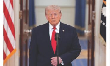 ترامب‭ ‬يمدّد‭ ‬‮«‬الغضب‭ ‬الملحمي‮»‬‭ ‬مهدّداً‭ ‬بإعادة‭ ‬إيران‭ ‬إلى‭ ‬العصر‭ ‬الحجري