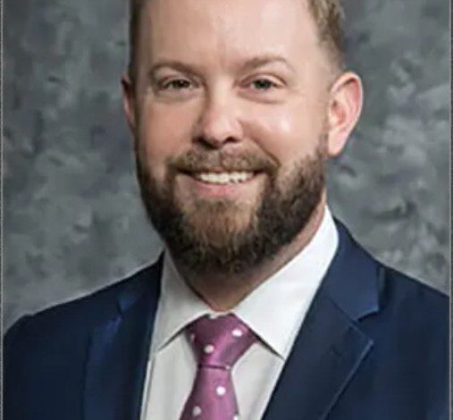 ديفيد‭ ‬كنيزيك‭ ‬رئيساً‭ ‬لكلية‭ ‬‮«‬هنري‭ ‬فورد‮»‬‭ ‬في‭ ‬ديربورن