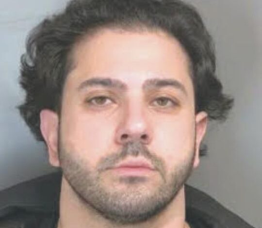 يواجه عقوبة محتملة بالسجن لسبع سنوات بتهمة قتل كلب صاحبته