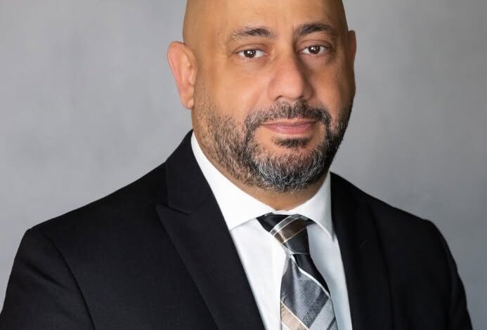 بدعوى الطرد التعسّفي.. قائد شرطة ديربورن هايتس السابق أحمد حيدر يقاضي رئيس البلدية مو بيضون