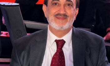 من لبنان إلى ميشيغن.. أربعة عقود على المنابر  الشاعر عماد زين شعيب لـ«صدى الوطن»:  الزجل هوية وطن.. وفنّ لا يموت ما بقيت الكلمة